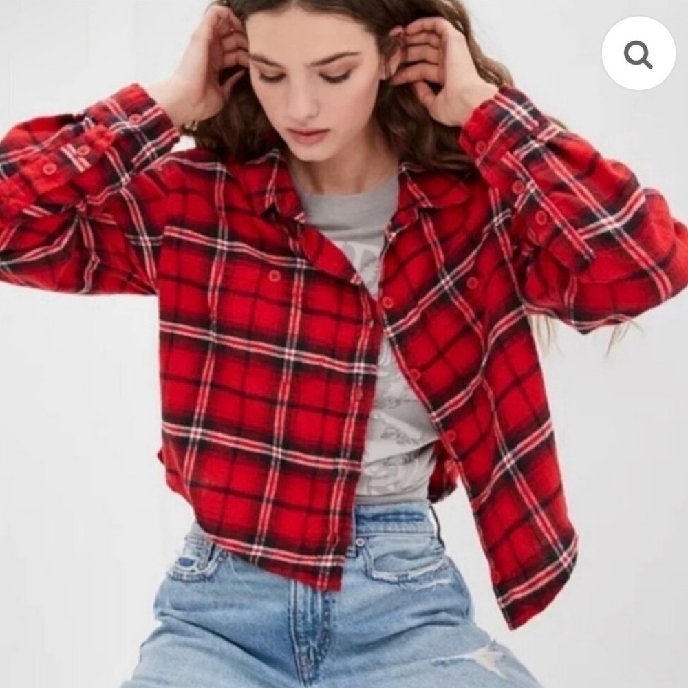 American Eagle Outfitters Red and Black Plaid Cropped Flannel Shirt - Picture 5 of 5
